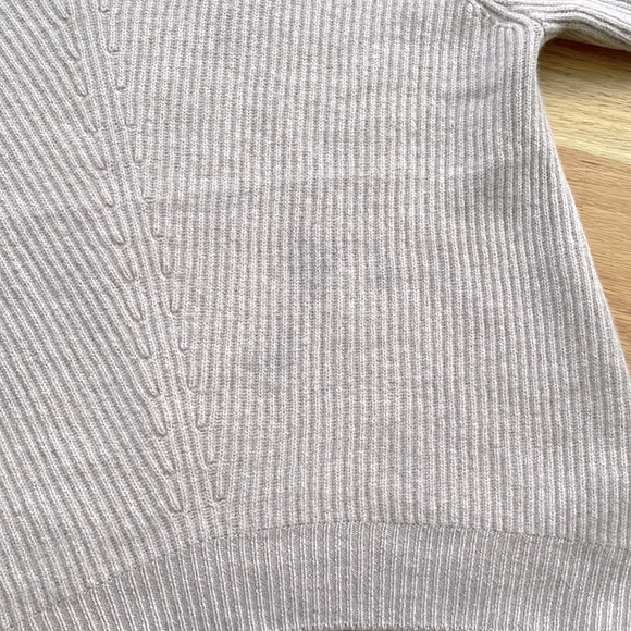 💯 cashmere V neck sweater - Picture 4 of 10